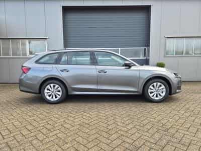 Skoda Octavia 1.5 TSI 150PS (2026) - Photo 6
