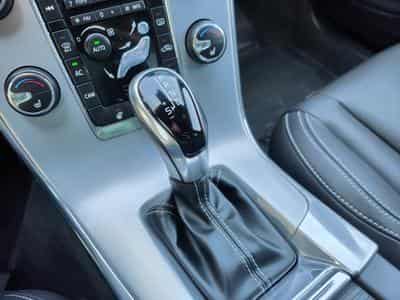 Volvo S60 S60 D2 BOITE AUTO GPS CAMERA SIEGES + VOLANT CHAUFF (2018) - Foto 14