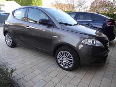 Lancia Ypsilon 0.9 Automatique (2013) - Photo 2