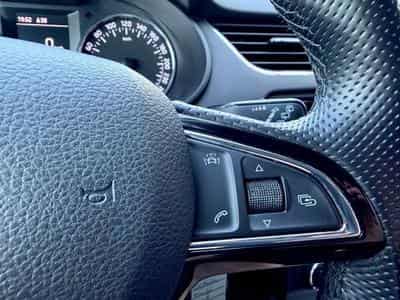 Skoda Octavia Octavia Combi 2.0 TDI /BI-XENON/NAVI/AHK/TÜV/ (2016) - Foto 12