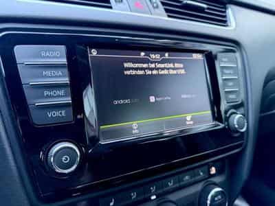 Skoda Octavia Octavia Combi 2.0 TDI /BI-XENON/NAVI/AHK/TÜV/ (2016) - Foto 14