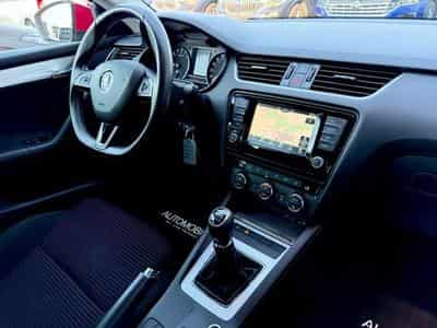 Skoda Octavia Octavia Combi 2.0 TDI /BI-XENON/NAVI/AHK/TÜV/ (2016) - Foto 8