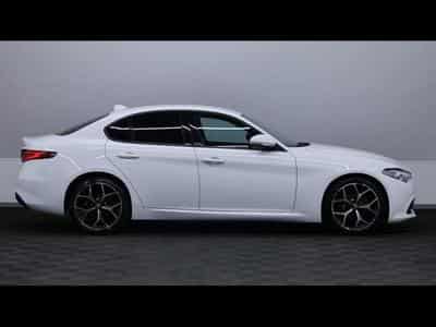 Alfa-Romeo Giulia 2.2 JTD 160 Auto (2022) - Foto 4