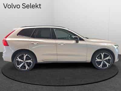Volvo XC60 B5 AWD Ultra Dark / Essence (2025) - Photo 4