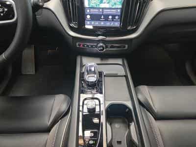 Volvo XC60 B5 AWD Ultra Dark / Essence (2025) - Photo 8