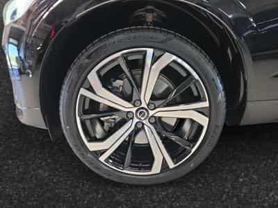 Volvo XC60 B5 AWD Plus Dark / Essence (2025) - Photo 10