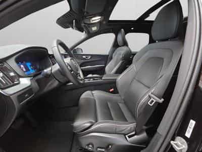 Volvo XC60 B5 AWD Plus Dark / Essence (2025) - Photo 11