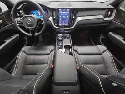 Volvo XC60 B5 AWD Plus Dark / Essence (2025) - Photo 9