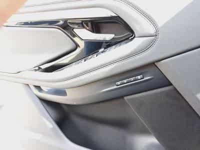 Land-Rover Range Rover Evoque R-Dynamic SE (2020) - Photo 5