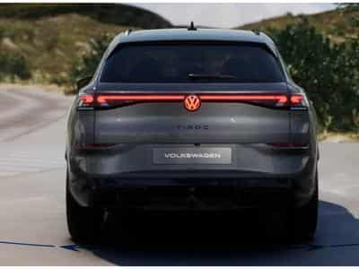 VW T-Roc T-Roc R-Line 1.5 eTSI  (150 CV)/PANO/AHK/360°/VOLL (2026) - Photo 2