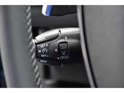 Peugeot 2008 1.2 Hybrid 145 e-DCS6 Style REGUL LANE PDC 1° MAIN (2025) - Foto 15