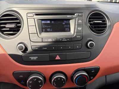 Hyundai i10 1.0 Classic Automatik (2014) - Photo 3