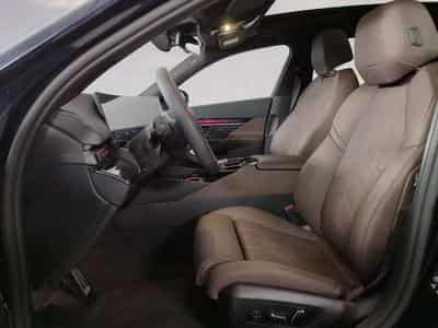 BMW 540 d xDrive Head-Up DAB LED RFK (2025) - Foto 8