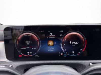 Mercedes CLA 200 AMG Line (2023) - Photo 12