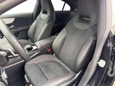 Mercedes CLA 200 AMG Line (2023) - Photo 9