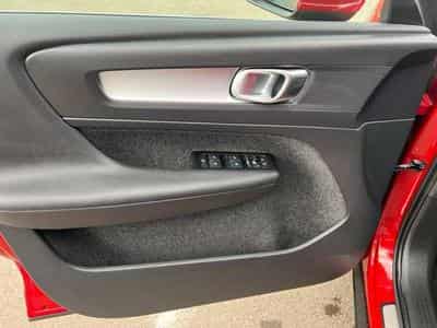 Volvo XC40 1.5 HYBRIDE ESSENCE 211 CV (2022) - Photo 4