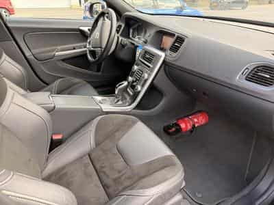 Volvo S60 D2 Geartronic 120 R-Design (2017) - Photo 3