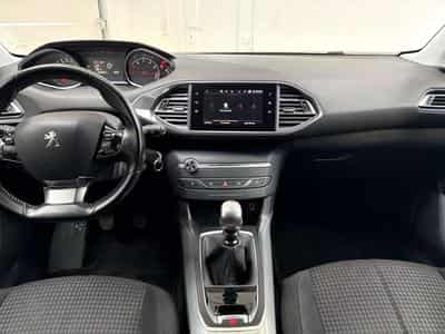Peugeot 308 SW PureTech 110 Stop (2019) - Photo 8