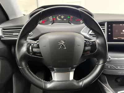 Peugeot 308 SW PureTech 110 Stop (2019) - Photo 9