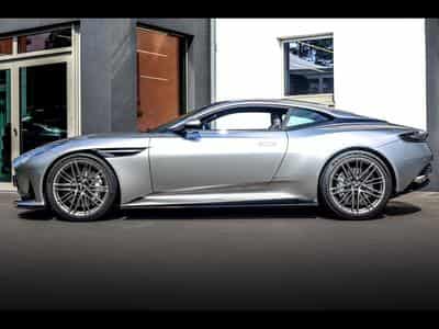 Aston-Martin DB12 COUPE 4.0 V8 BITURBO - ALUMINITE SILVER (2024) - Foto 2