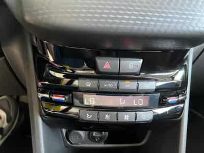 Peugeot 2008 ALLURE B.AUTO, 110CV, NAVI, PANORAMIQUE, BLUETOOTH, ALU 16'' (2016) - Photo 12
