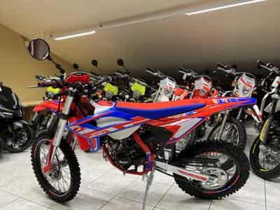 Beta R Enduro RACING 2T (2026) - Photo 3