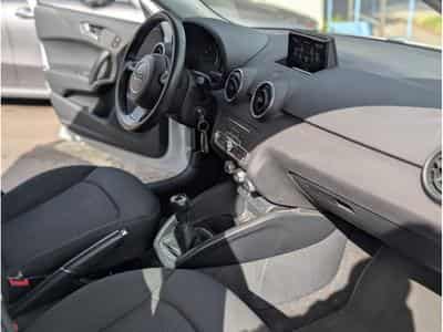 Audi A1 SB 1.0 TFSI S-LINE (2018) - Photo 8