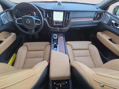 Volvo XC60 B5 AWD Ultra Dark / Essence (2025) - Foto 9