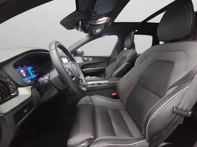 Volvo XC60 B5 AWD Ultra Dark / Essence (2025) - Foto 9