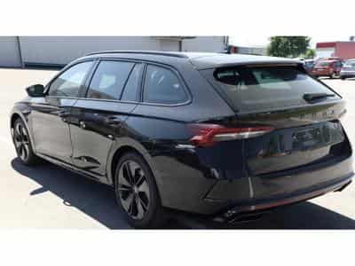 Skoda Octavia RS 2.0 TSI Combi DSG + Pano (2026) - Photo 3