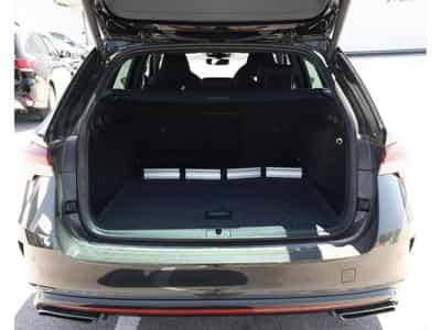Skoda Octavia RS 2.0 TSI Combi DSG + Pano (2026) - Photo 9