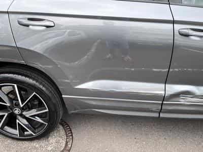 Skoda Karoq 2.0 Tsi Sportline DSG 4x4 Pano AHK Keyless ACCIDENTE (2023) - Photo 13