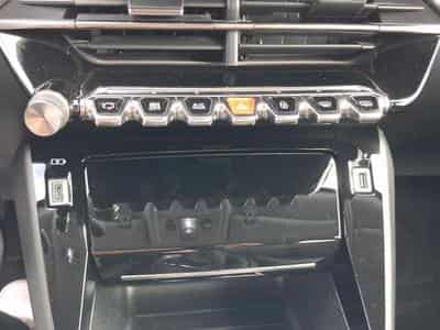 PEUGEOT 2008 1.2 PureTech 130ch S&S Allure (2022) - Foto 10