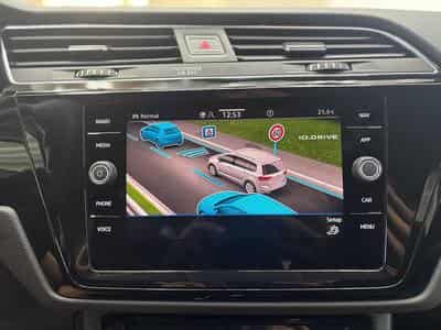 VW Touran R-LINE (2026) - Foto 11