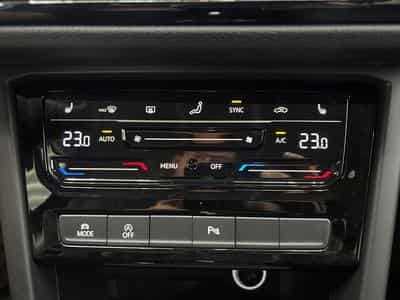 VW Touran R-LINE (2026) - Foto 12