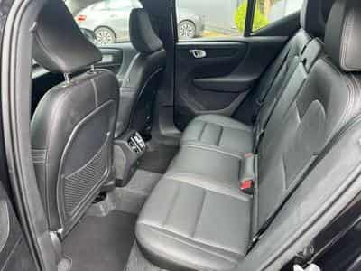 Volvo XC40 ESSENCE 163 CV (2025) - Foto 9