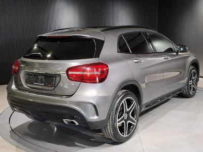 Mercedes GLA 200 200 PACK AMG GPS TOIT OUVRANT PANO SIEGES CHAUFFANTS (2018) - Photo 3