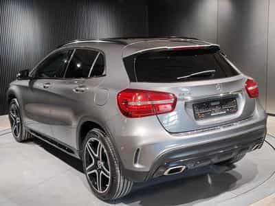 Mercedes GLA 200 200 PACK AMG GPS TOIT OUVRANT PANO SIEGES CHAUFFANTS (2018) - Photo 4