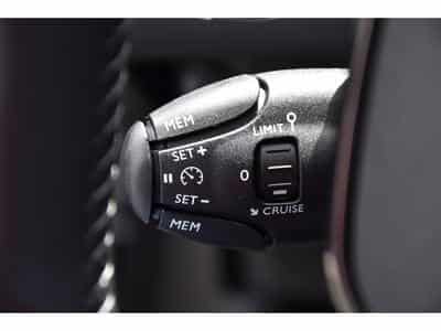 Peugeot 2008 1.2 Hybrid 145 e-DCS6 Style REGUL LANE PDC 1° MAIN (2025) - Foto 14
