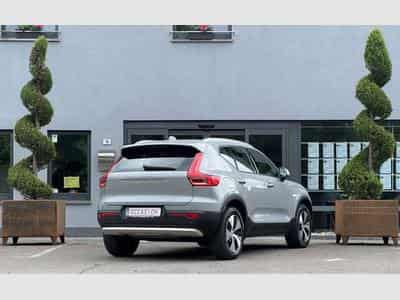 Volvo XC40 2.0 B3 163 CV (2024) - Photo 2
