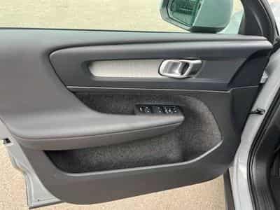 Volvo XC40 2.0 B3 163 CV (2024) - Photo 5