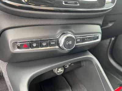 Volvo XC40 2.0 B3 163 CV (2024) - Photo 7