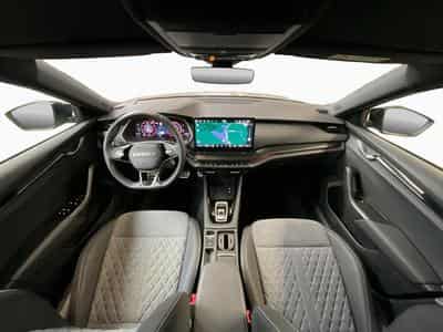 Skoda Octavia Combi+Sportline+DSG+P.Comfort+AHK+P.Light&View (2025) - Foto 2