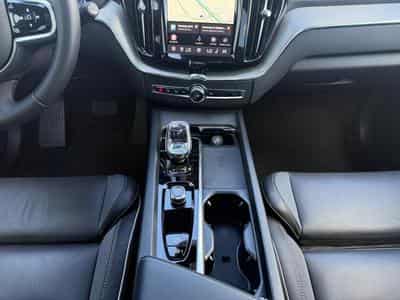Volvo XC60 T6 Black Edition / Hybride (2024) - Photo 11