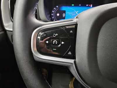 Volvo XC60 MOMENTUM 197 CV (2023) - Photo 13