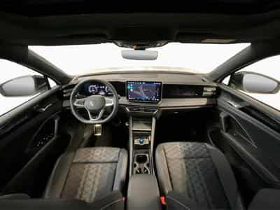 VW Tiguan R-Line+DSG+4Motion+AHK+P.Info+P.Design+MatrixHD (2025) - Foto 2