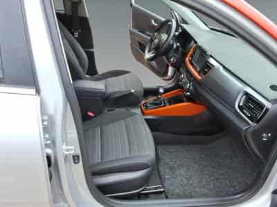 Kia Stonic Fusion 1.4 6AT ISG (2019) - Foto 14
