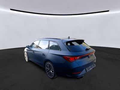Cupra Leon ST VZ 2.0 TSI 300CV *PANO* *VSS* CAM* *BEATS* (2024) - Foto 4
