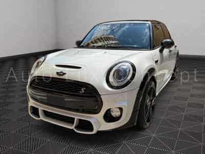 Mini Cooper S 5 portes (2016) - Photo 1