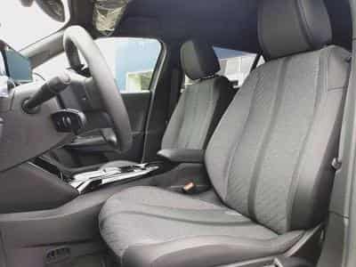 Peugeot 2008 Hybrid 145 Allure (2026) - Photo 5
